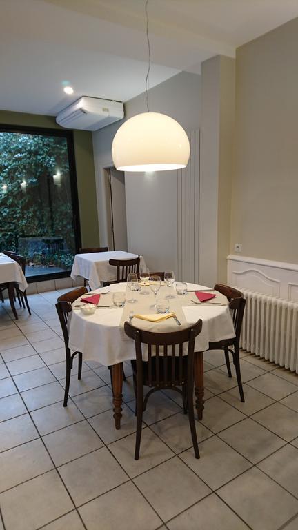 Hotel De France Objat Esterno foto